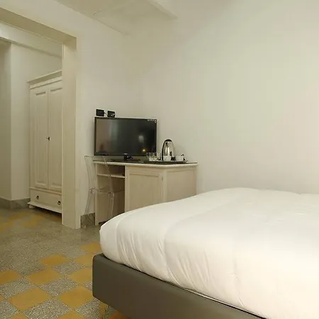 Woodhouse לינה וארוחת בוקר 4*